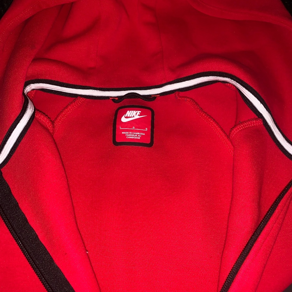 Red Nike Tech - image 3